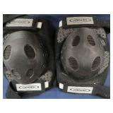 4 PAIRS OF KNEE PADS