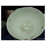 VINTAGE CLUB ALLUMINIUM HAMMERCRAFT DUTCH OVEN, FLOWER POTS, AND ASSORTMENT OF BOOKS