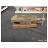 VINTAGE/ANTIQUE PLANER, 2 LEVELS, AND 2 VICES