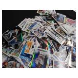 BIG LOT OF BASEBALL TRADING CARDS