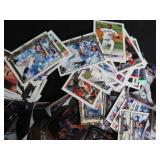 LOT OF BASEBALL TRADING CARDS