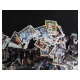 LOT OF BASEBALL TRADING CARDS