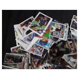 LOT OF BASEBALL TRADING CARDS