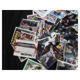 LOT OF BASEBALL TRADING CARDS