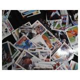 LOT OF BASEBALL TRADING CARDS