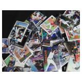 LOT OF BASEBALL TRADING CARDS