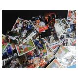 LOT OF BASEBALL TRADING CARDS