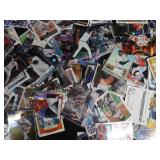 LOT OF BASEBALL TRADING CARDS
