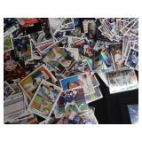 LOT OF BASEBALL TRADING CARDS