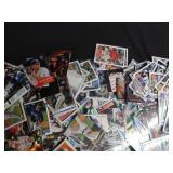 LOT OF BASEBALL TRADING CARDS