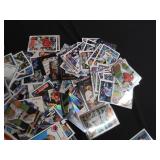 LOT OF BASEBALL TRADING CARDS