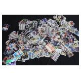 LARGE LOT OF BASEBALL TRADING CARDS