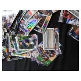LARGE LOT OF BASEBALL TRADING CARDS