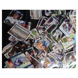 LARGE LOT OF BASEBALL TRADING CARDS