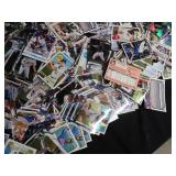 LARGE LOT OF BASEBALL TRADING CARDS