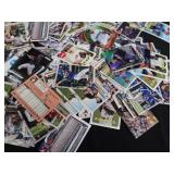 LARGE LOT OF BASEBALL TRADING CARDS