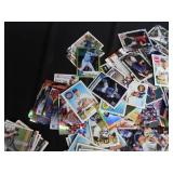 BIG LOT OF BASEBALL TRADING CARDS