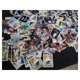 BIG LOT OF BASEBALL TRADING CARDS