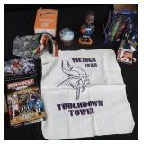 ASSORTMENT OF COLLECTIBLE SPORTS ITEMS