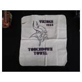 ASSORTMENT OF COLLECTIBLE SPORTS ITEMS