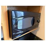 Whirlpool MT3070SHB-0 Microwave Oven - 700W, 120V, Built-In (Apr 1999)