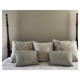 Kincaid Heritage King Four-Poster Bed - Dark Mahogany, Twisted Posts, Carved Details - Inc Kim Seibert Bed Coverings - Does NOT Inc Mattress