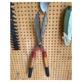 Black & Decker NH15B Hedge Trimmer 18V DC, 22 in Blade