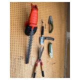 Black & Decker NH15B Hedge Trimmer 18V DC, 22 in Blade