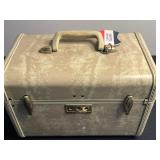 Samsonite Streamlite Vintage Train Case - Beige Aluminum Vanity Case & Accessories