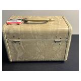Samsonite Streamlite Vintage Train Case - Beige Aluminum Vanity Case & Accessories