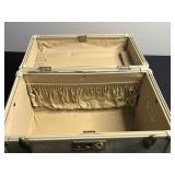 Samsonite Streamlite Vintage Train Case - Beige Aluminum Vanity Case & Accessories