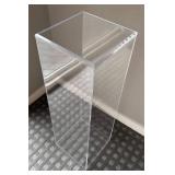 DR - Lucite Pillar Display Stand