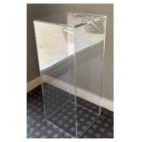 DR - Lucite - Clear Acrylic Pedestal