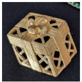 K - Christmas Brooches & Earrings (Tree, Wreath & Gift Box) (Lot of 4)