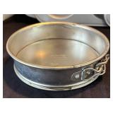 P - Bakeware - Muffin Pans, Bundt Pan, Bread Loaf Pans and More