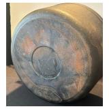 P - Utopia Kitchen Cast Iron Dutch Oven