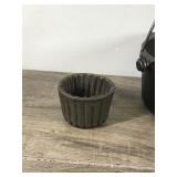 Vintage Griswold Deep Patty Bowl & 3 Molds