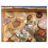 Flat of agates, amethyst and others