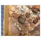 Flat of agates, amethyst and others