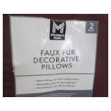 2 Pack of new faux fur decorative p...