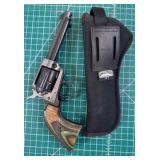 Heritage Arms	Rough Rider Revolver .22 LR 4.75" Barrel with Canvas Holster RR22CH4