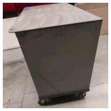 PORTABLE workbench with storage capacity