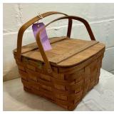 Vintage wicker picnic basket/Sewing wood handled basket
