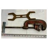 Vintage 3 in 1 spud wrench & Ridgid No. 2A heavy duty pipe cutter