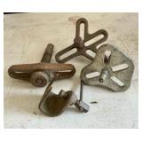 3 automotive pullers, 1 clamp