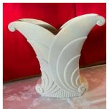Vintage white pottery fan vase Abingdon No 513