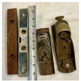Group of 4 vintage tools, planes and levels