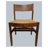 Vintage Wooden Chairs – Classic Style & Comfort!