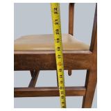 Vintage Wooden Chairs – Classic Style & Comfort!