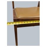 Vintage Wooden Chairs – Classic Style & Comfort!